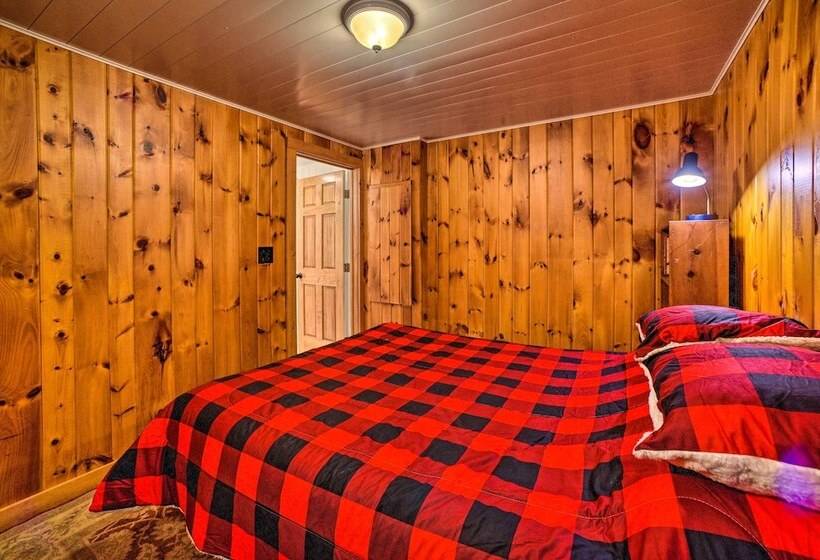 Charming Rural Retreat: Great Sacandaga Lake Area!