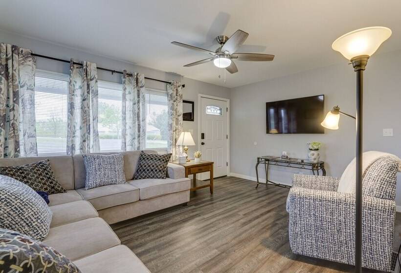 Cozy Kentucky Retreat   Deck, Near Ark Encounter!