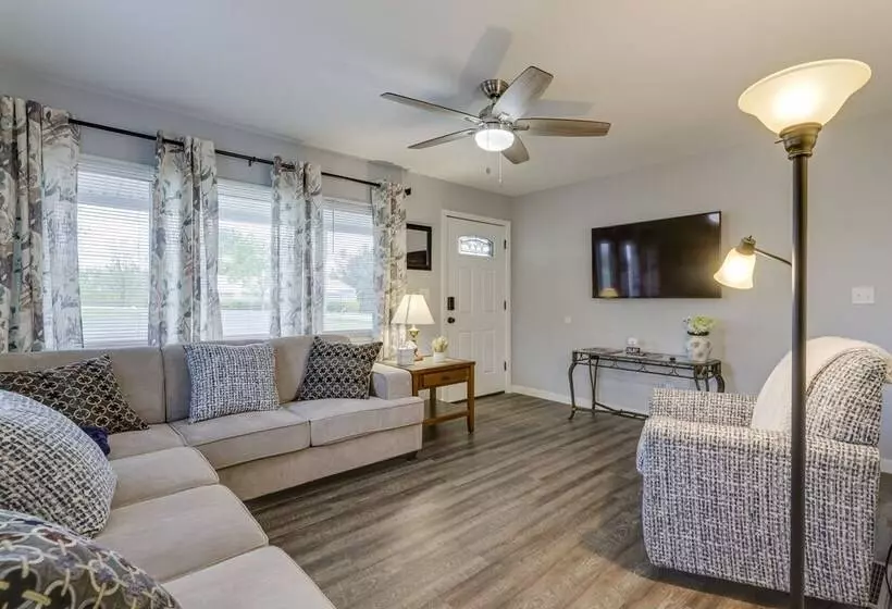 Cozy Kentucky Retreat   Deck, Near Ark Encounter!