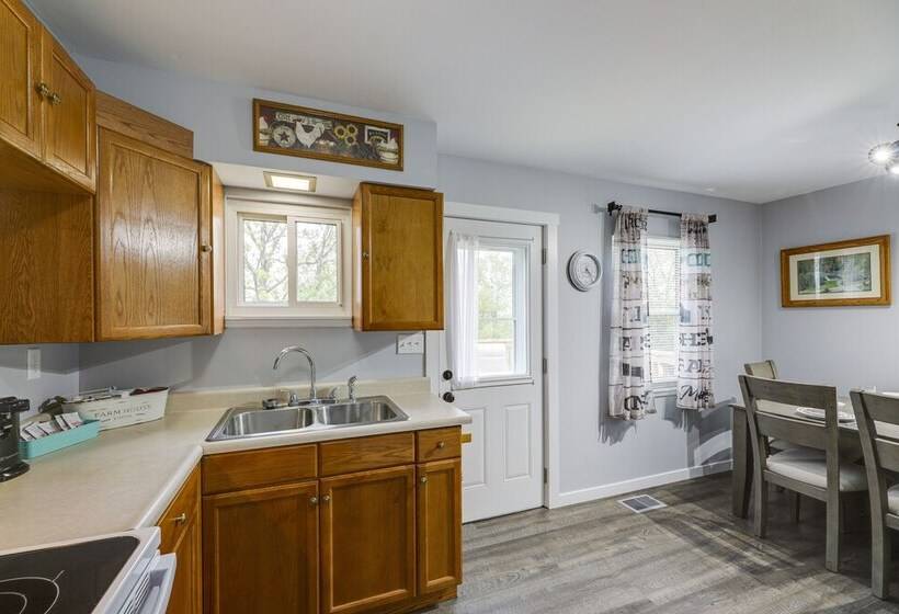 Cozy Kentucky Retreat   Deck, Near Ark Encounter!