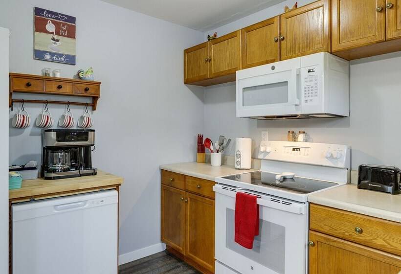 Cozy Kentucky Retreat   Deck, Near Ark Encounter!