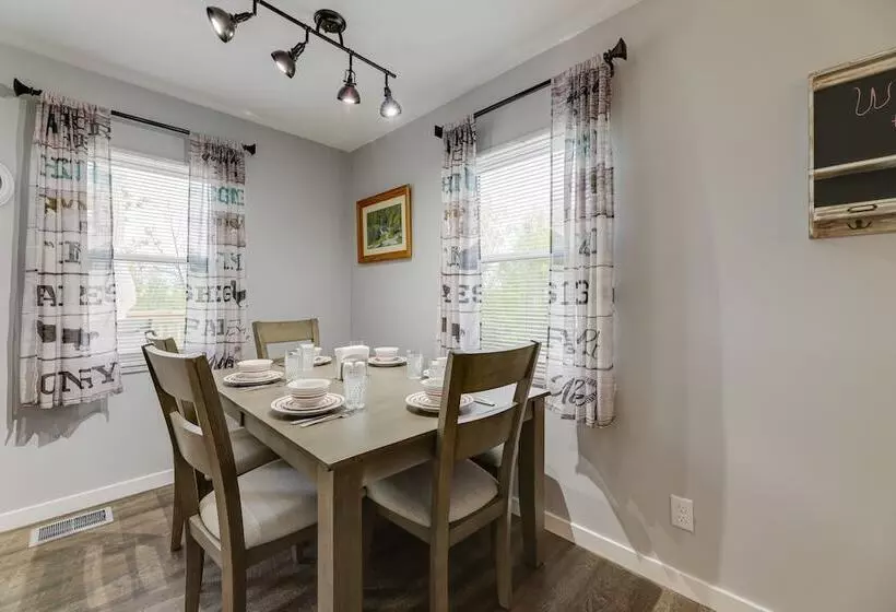 Cozy Kentucky Retreat   Deck, Near Ark Encounter!