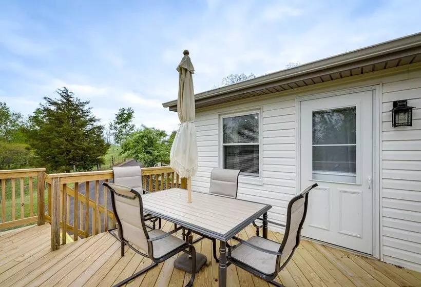 Cozy Kentucky Retreat   Deck, Near Ark Encounter!