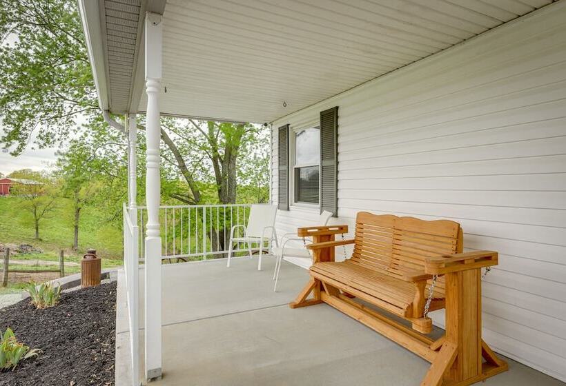 Cozy Kentucky Retreat   Deck, Near Ark Encounter!