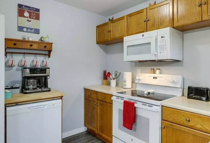 Cozy Kentucky Retreat   Deck, Near Ark Encounter!