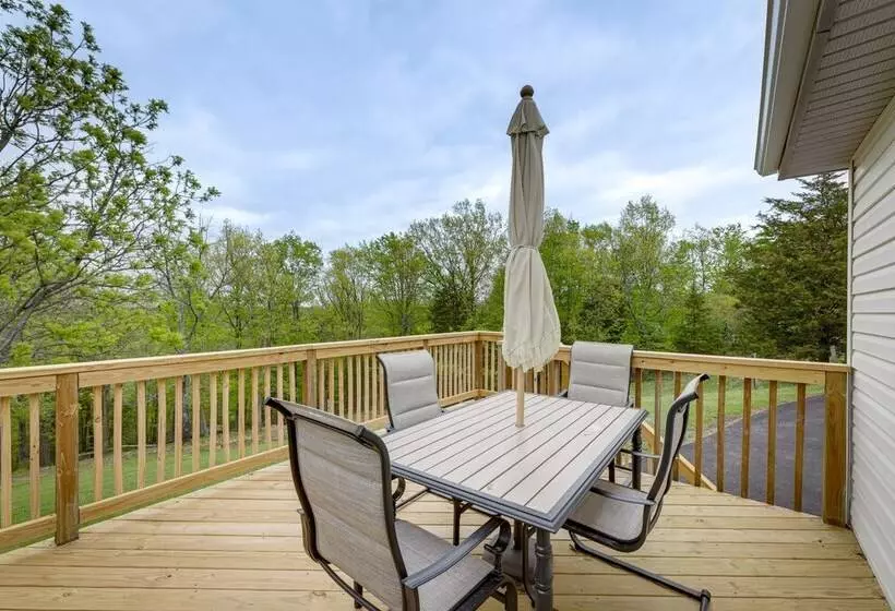 Cozy Kentucky Retreat   Deck, Near Ark Encounter!