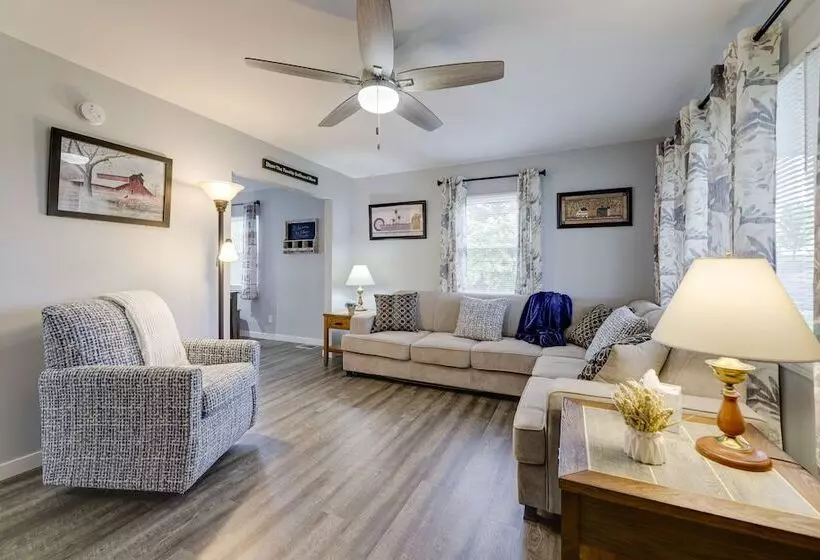 Cozy Kentucky Retreat   Deck, Near Ark Encounter!