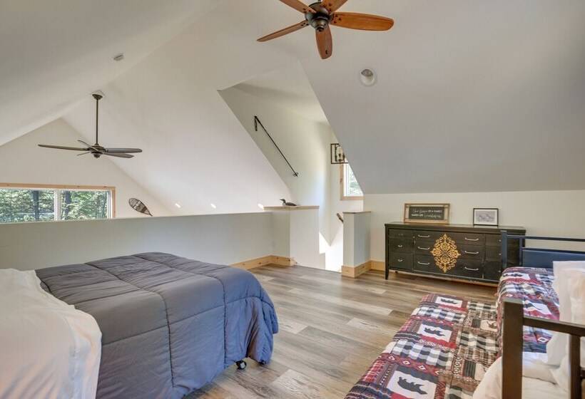 Cozy Northwoods Cabin W/ Private Lake Access