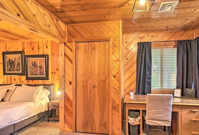 Bring A Pet: Pinetop Cabin W/ Game Room!