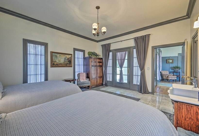 Elegant, Historical Santa Ana Home W/ Gardens