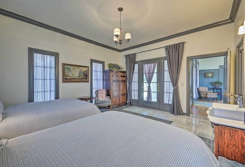 Elegant, Historical Santa Ana Home W/ Gardens