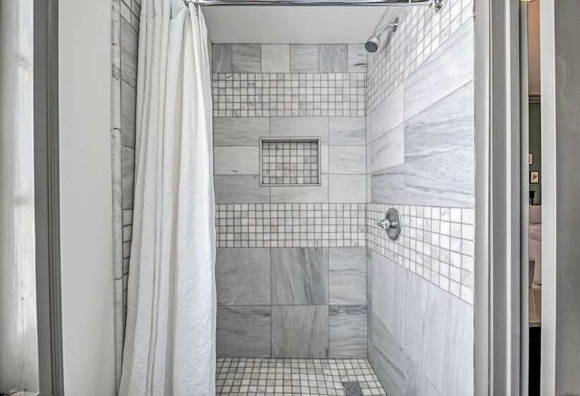 Elegant, Historical Santa Ana Home W/ Gardens