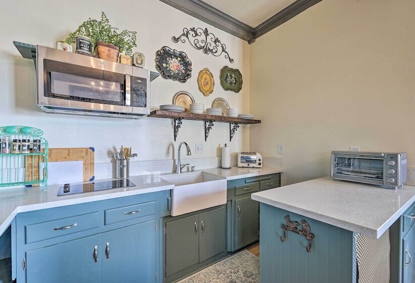 Elegant, Historical Santa Ana Home W/ Gardens