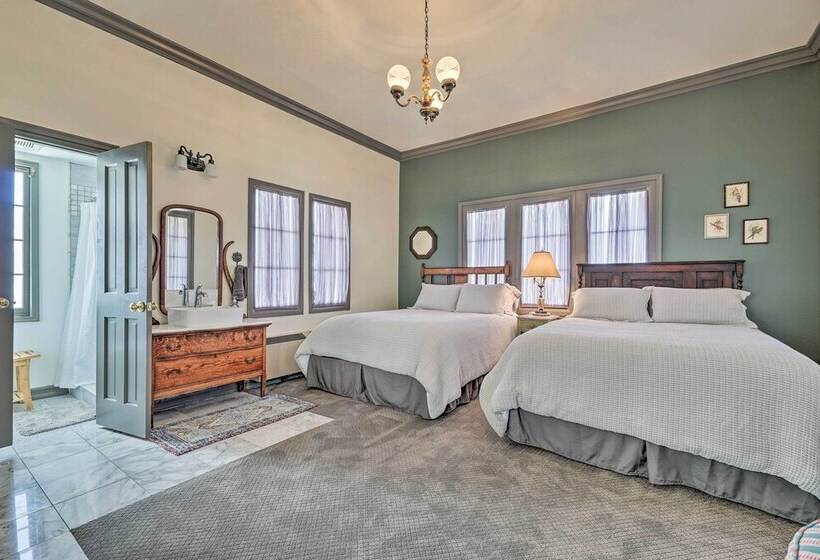 Elegant, Historical Santa Ana Home W/ Gardens