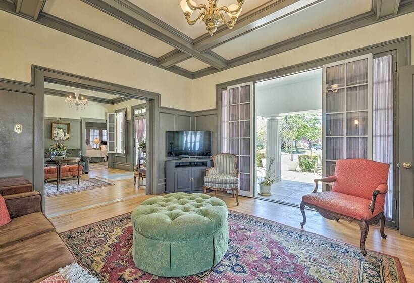 Elegant, Historical Santa Ana Home W/ Gardens