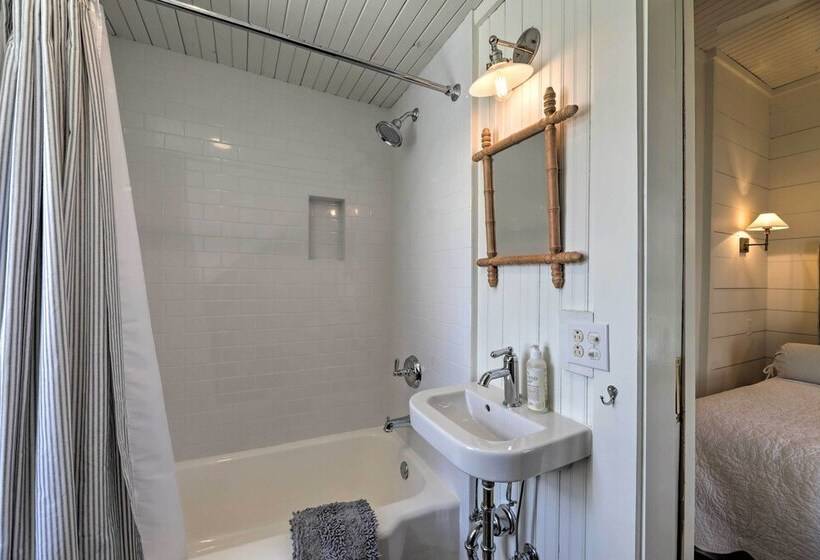 Enchanting Monteagle Retreat W/ Enclosed Patio!