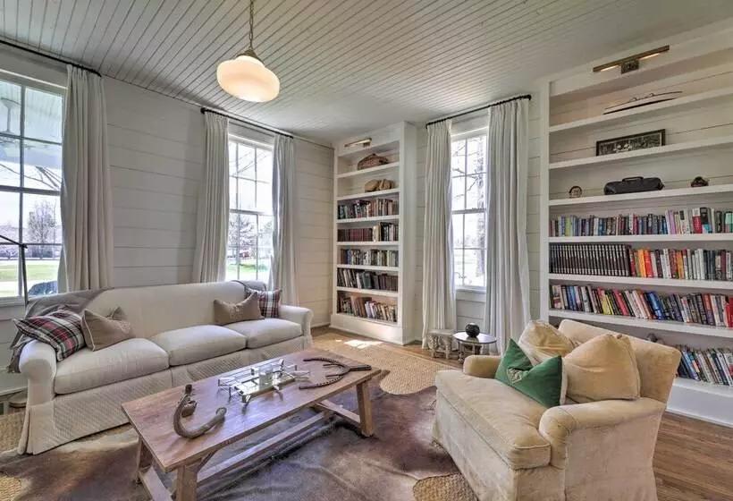 Enchanting Monteagle Retreat W/ Enclosed Patio!