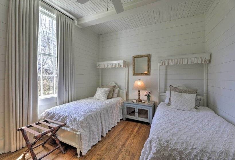 Enchanting Monteagle Retreat W/ Enclosed Patio!