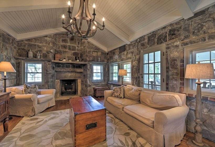 Enchanting Monteagle Retreat W/ Enclosed Patio!