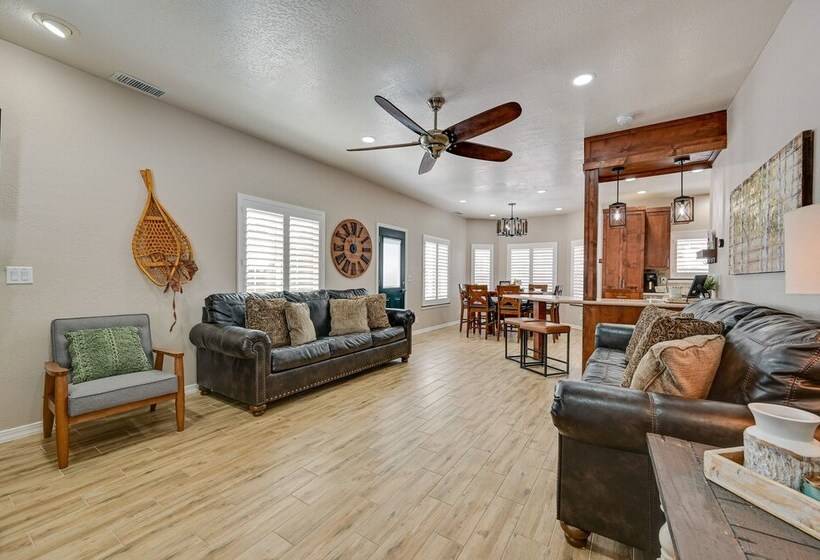 Family Friendly Flagstaff Home W/ Hot Tub & Games