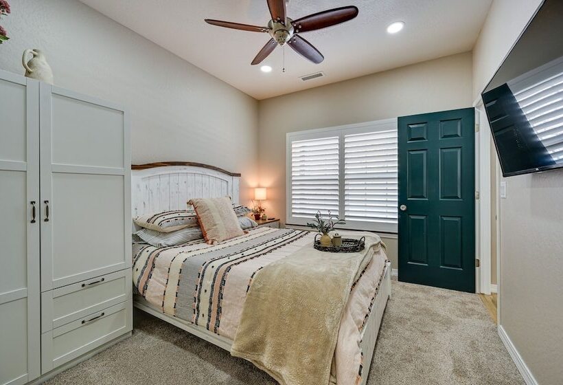 Family Friendly Flagstaff Home W/ Hot Tub & Games