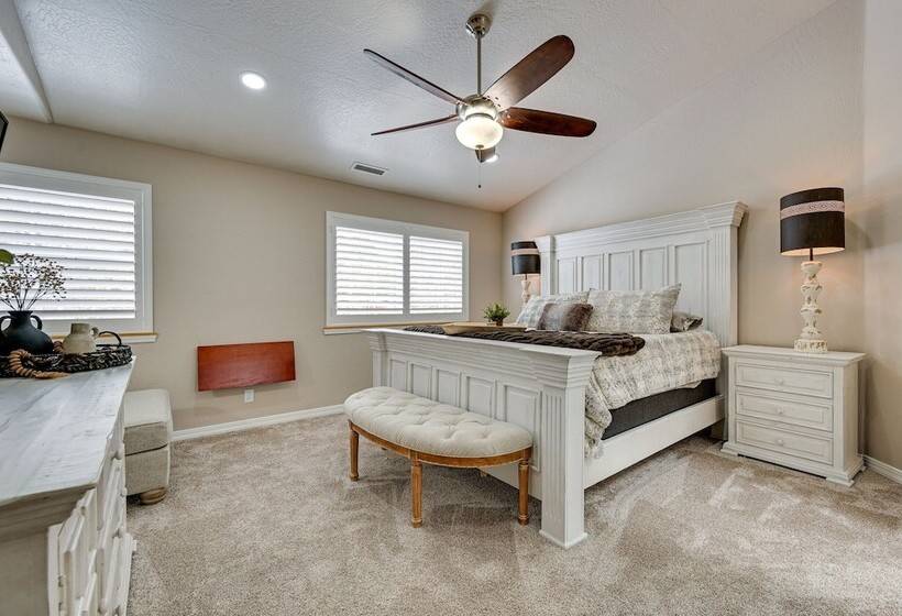 Family Friendly Flagstaff Home W/ Hot Tub & Games