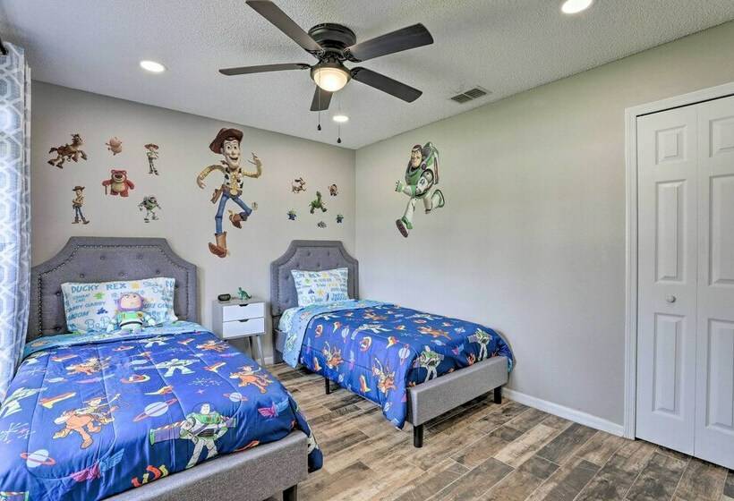 Family Home W/ Heated Pool: Near Disney World