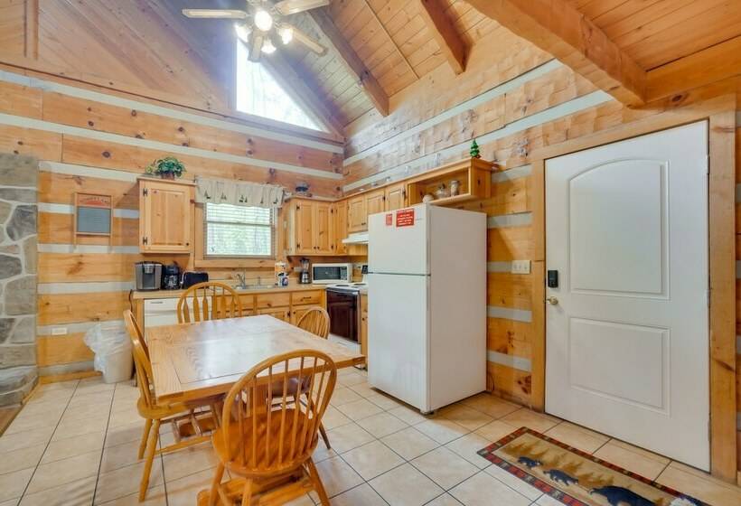 Gatlinburg Cabin W/ Pool Table ~ 6 Mi To Downtown!