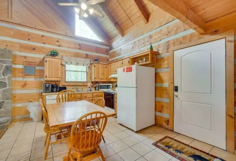 Gatlinburg Cabin W/ Pool Table ~ 6 Mi To Downtown!