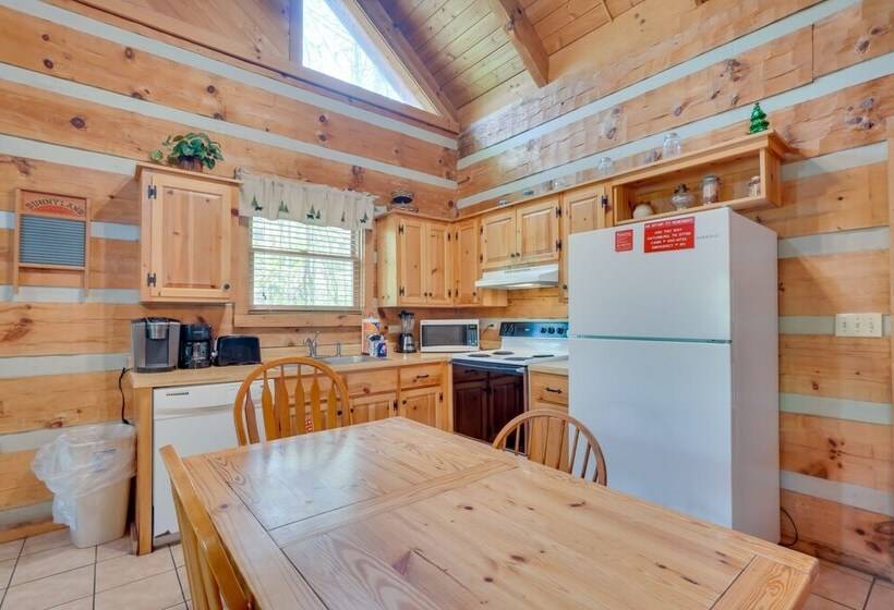Gatlinburg Cabin W/ Pool Table ~ 6 Mi To Downtown!