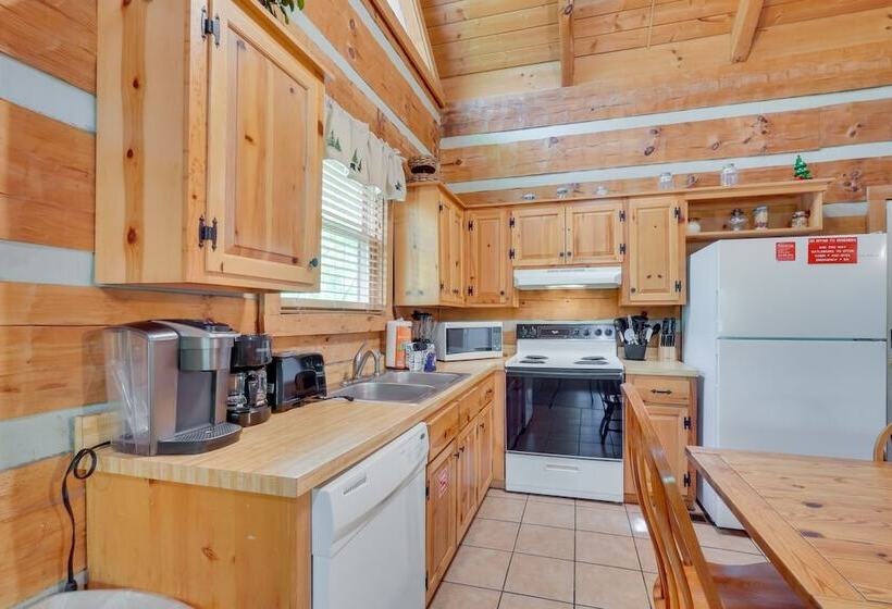 Gatlinburg Cabin W/ Pool Table ~ 6 Mi To Downtown!