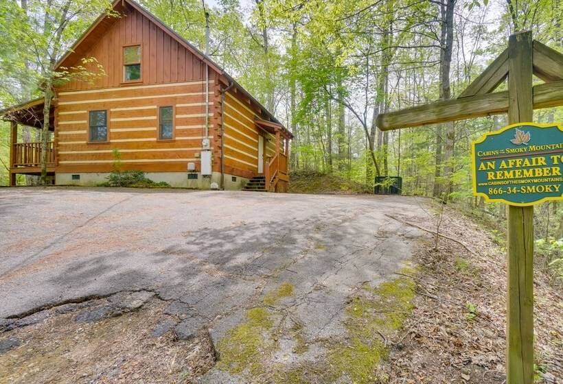 Gatlinburg Cabin W/ Pool Table ~ 6 Mi To Downtown!
