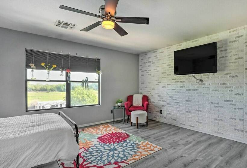 Gilbert Home, Spacious Yard W/ Outdoor Pool!