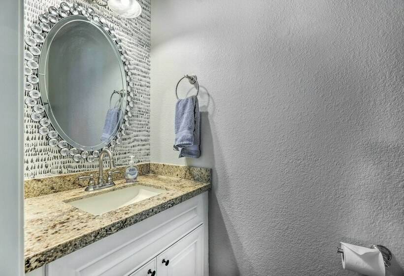 Gilbert Home, Spacious Yard W/ Outdoor Pool!