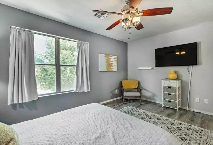 Gilbert Home, Spacious Yard W/ Outdoor Pool!