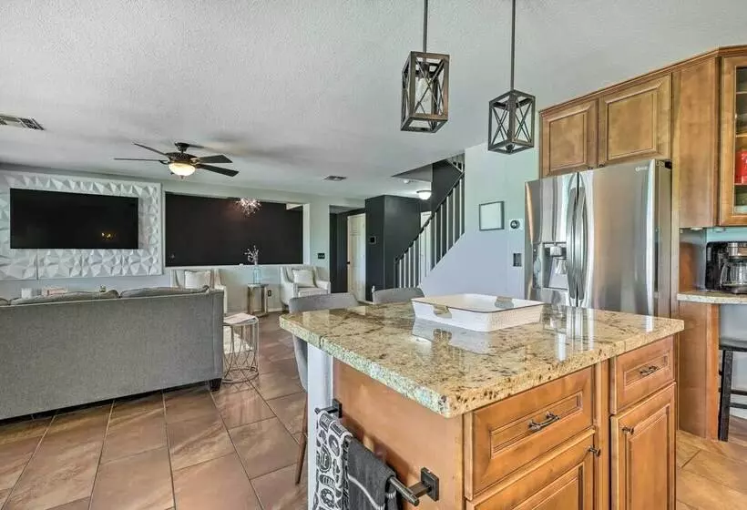 Gilbert Home, Spacious Yard W/ Outdoor Pool!