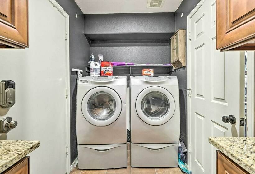 Gilbert Home, Spacious Yard W/ Outdoor Pool!