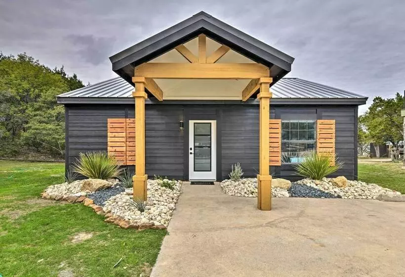 Graford Cabin W/ Rooftop Deck & Lake Views!
