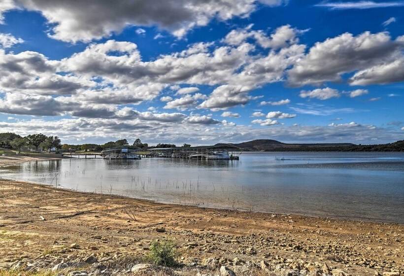 Graford Cabin W/ Rooftop Deck & Lake Views!