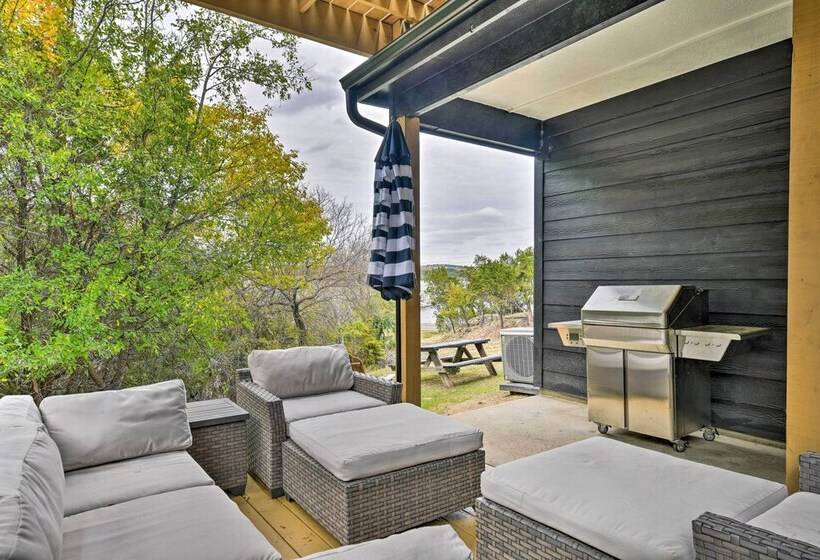 Graford Cabin W/ Rooftop Deck & Lake Views!