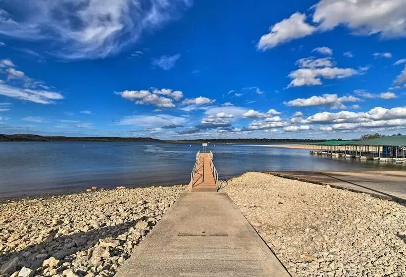 Graford Cabin W/ Rooftop Deck & Lake Views!