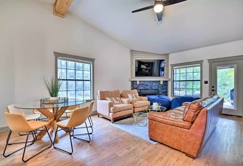 Graford Cabin W/ Rooftop Deck & Lake Views!