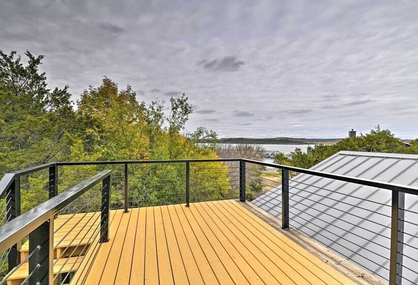 Graford Cabin W/ Rooftop Deck & Lake Views!