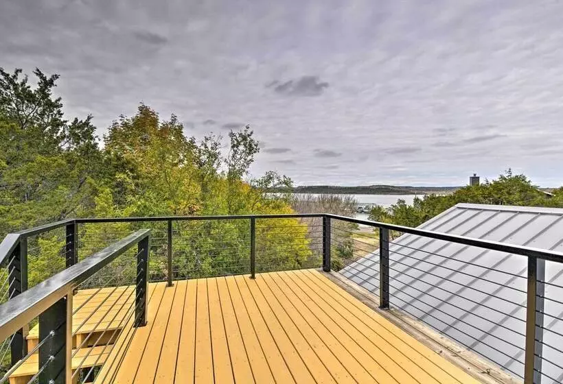 Graford Cabin W/ Rooftop Deck & Lake Views!