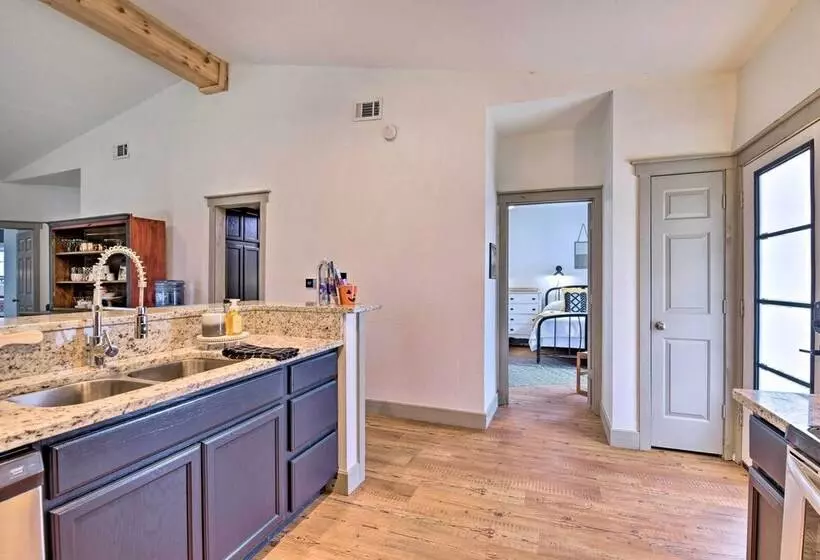 Graford Cabin W/ Rooftop Deck & Lake Views!