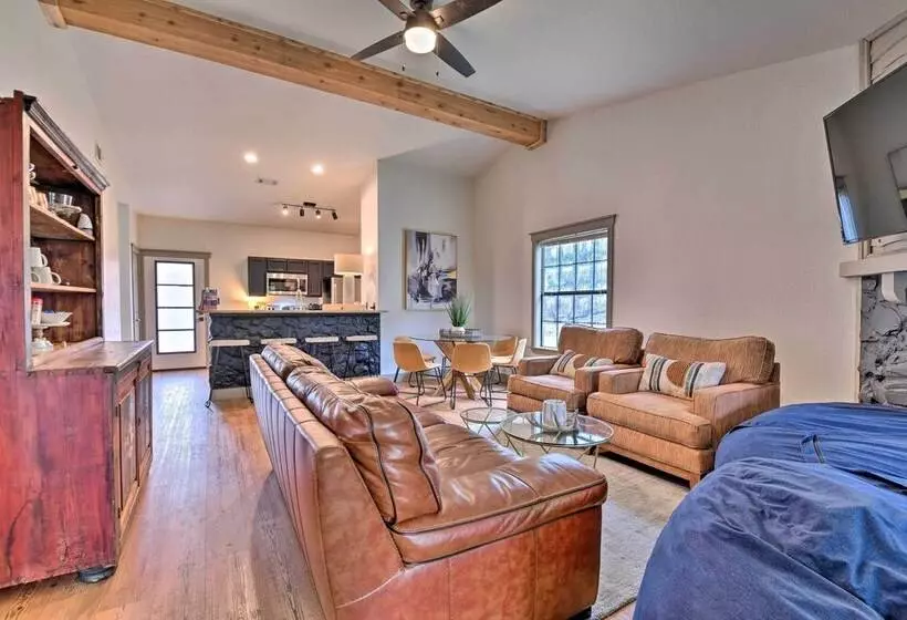 Graford Cabin W/ Rooftop Deck & Lake Views!