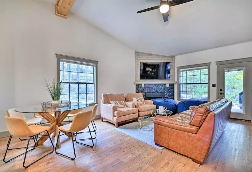 Graford Cabin W/ Rooftop Deck & Lake Views!