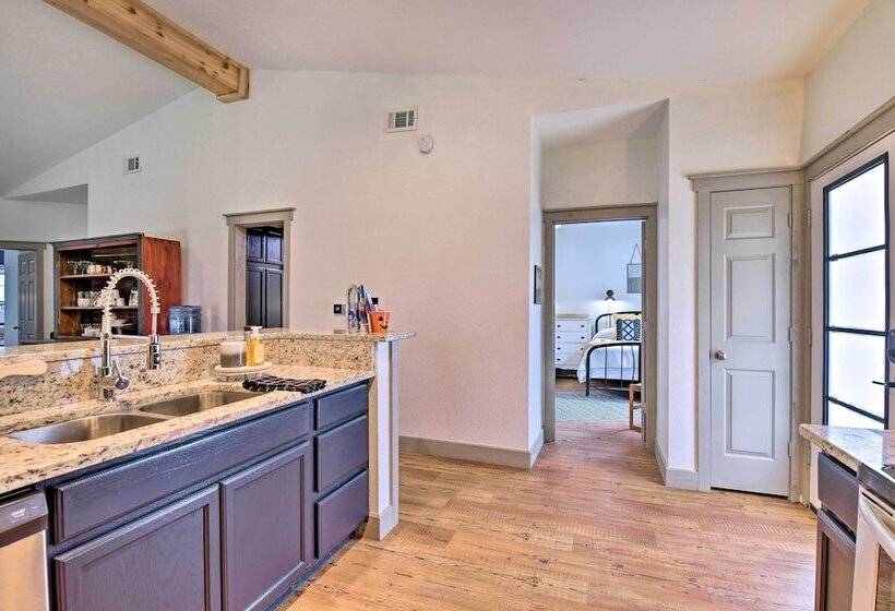 Graford Cabin W/ Rooftop Deck & Lake Views!