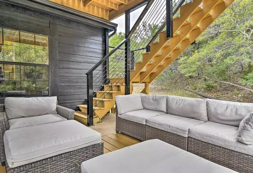 Graford Cabin W/ Rooftop Deck & Lake Views!