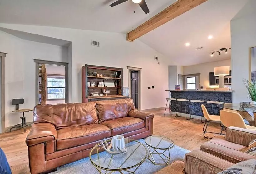 Graford Cabin W/ Rooftop Deck & Lake Views!